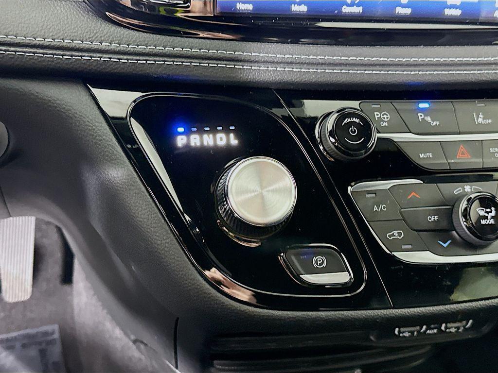 used 2025 Chrysler Pacifica Hybrid car, priced at $35,810