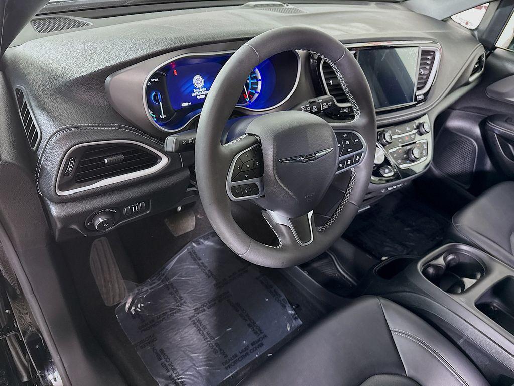 used 2025 Chrysler Pacifica Hybrid car, priced at $35,810