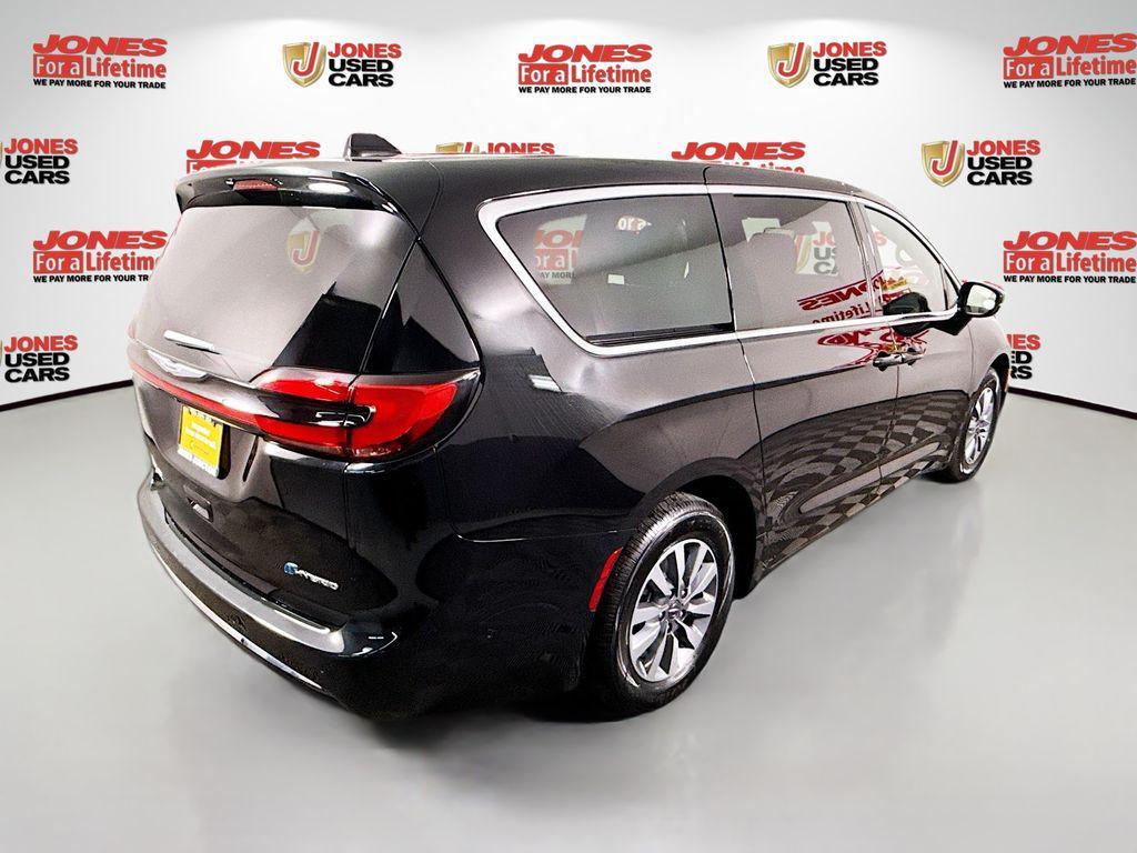 used 2025 Chrysler Pacifica Hybrid car, priced at $35,810