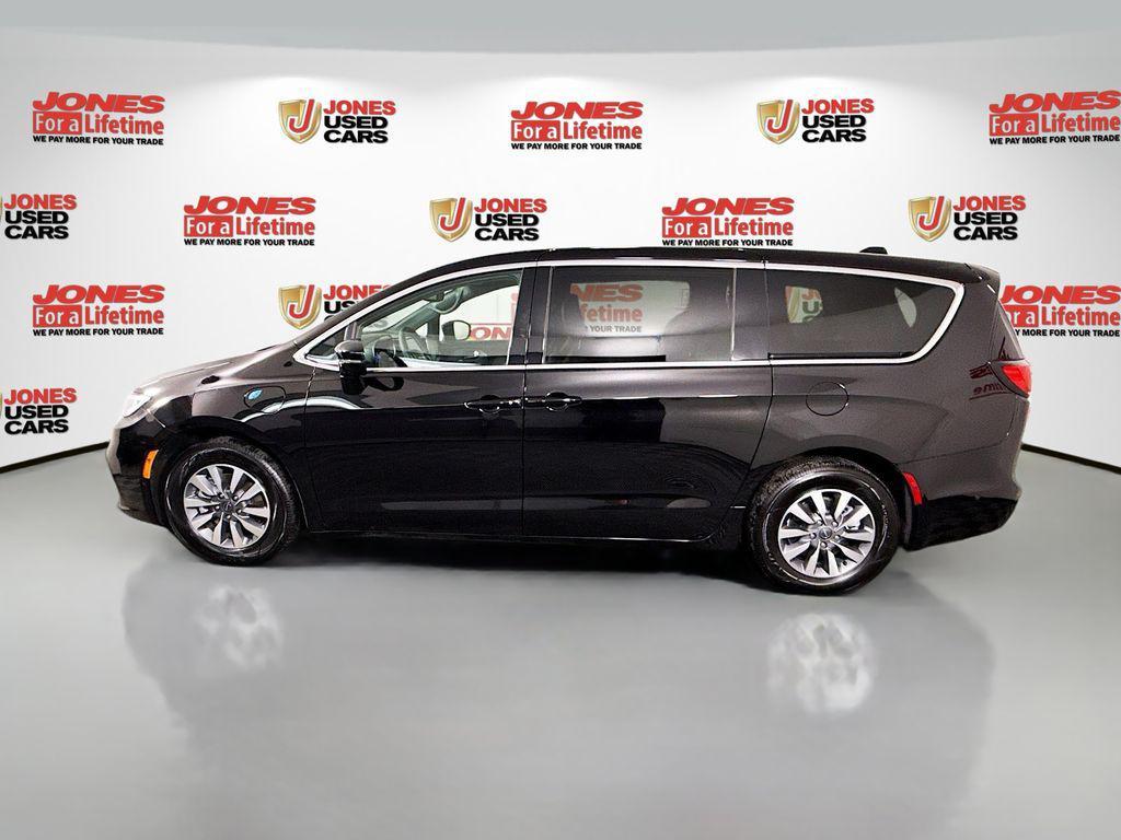 used 2025 Chrysler Pacifica Hybrid car, priced at $35,810