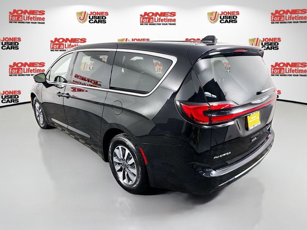 used 2025 Chrysler Pacifica Hybrid car, priced at $35,810