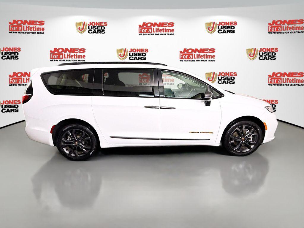 used 2023 Chrysler Pacifica car, priced at $38,798