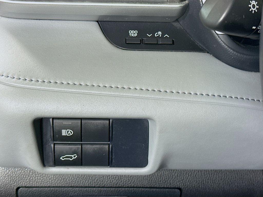 used 2021 Toyota Highlander car, priced at $32,987
