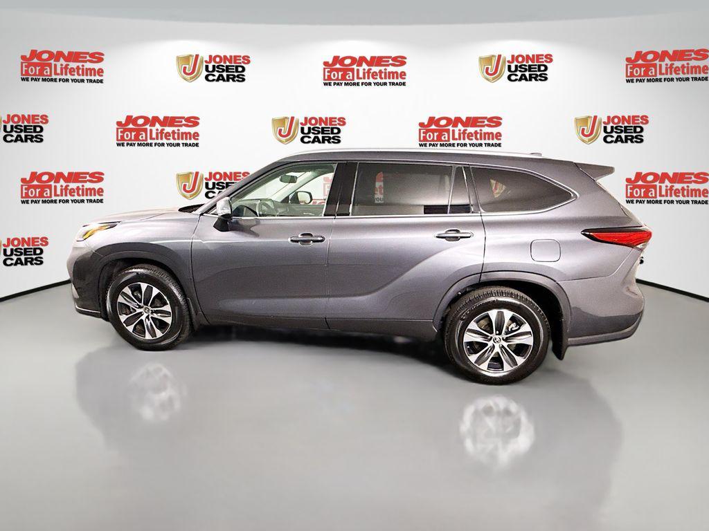 used 2021 Toyota Highlander car, priced at $32,987