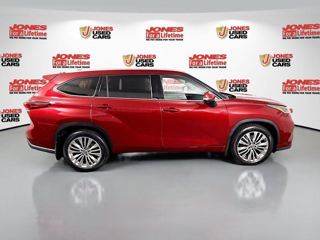 used 2021 Toyota Highlander car, priced at $34,998