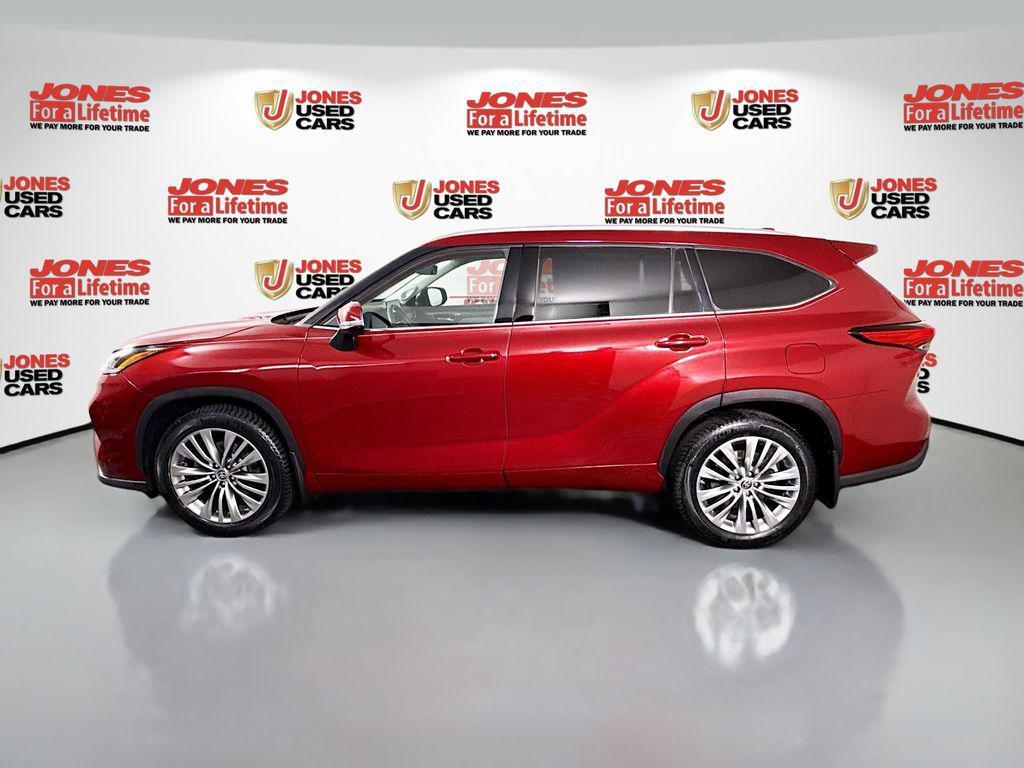 used 2021 Toyota Highlander car, priced at $34,998