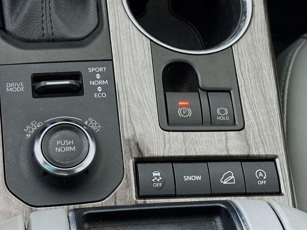 used 2021 Toyota Highlander car, priced at $34,998