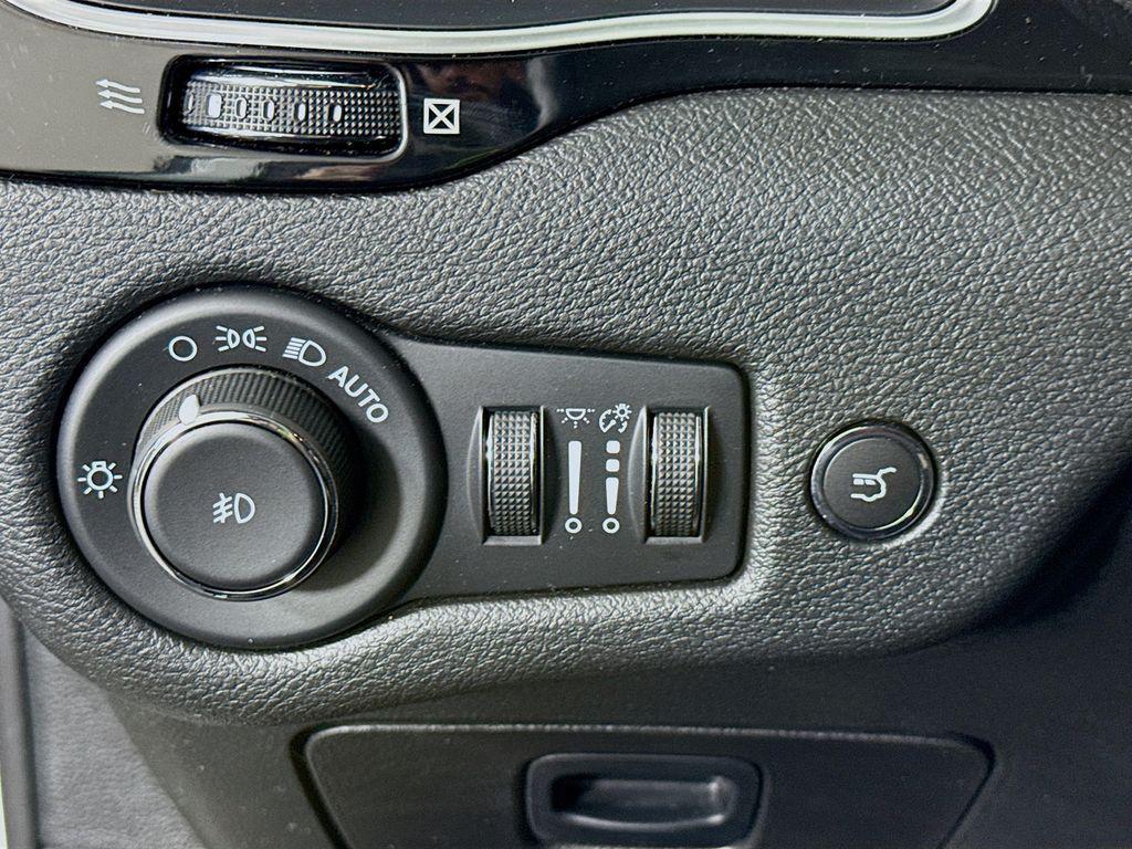 used 2023 Jeep Cherokee car
