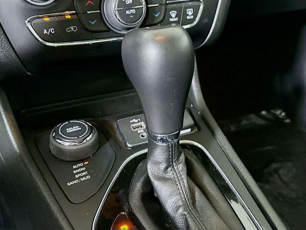 used 2023 Jeep Cherokee car