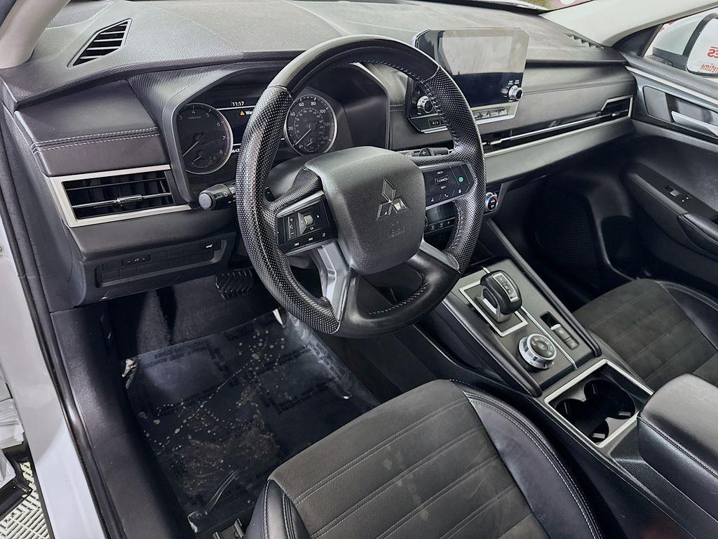 used 2024 Mitsubishi Outlander car