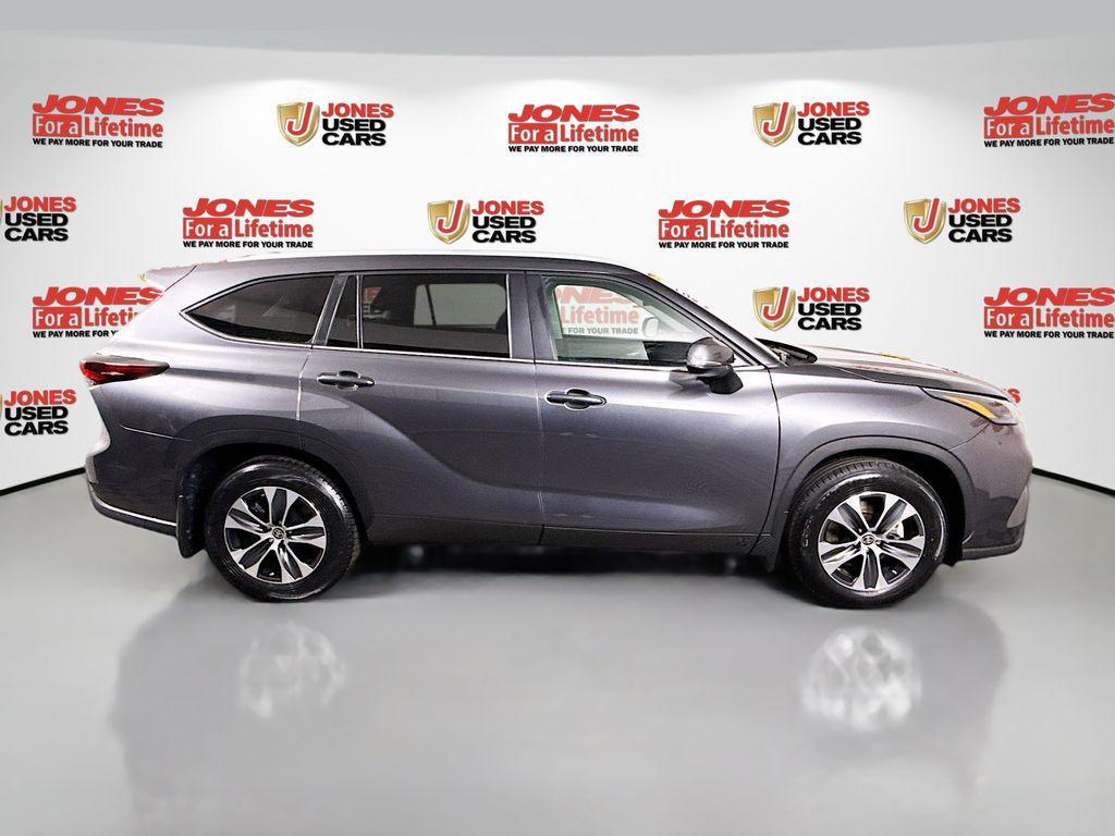 used 2024 Toyota Highlander car