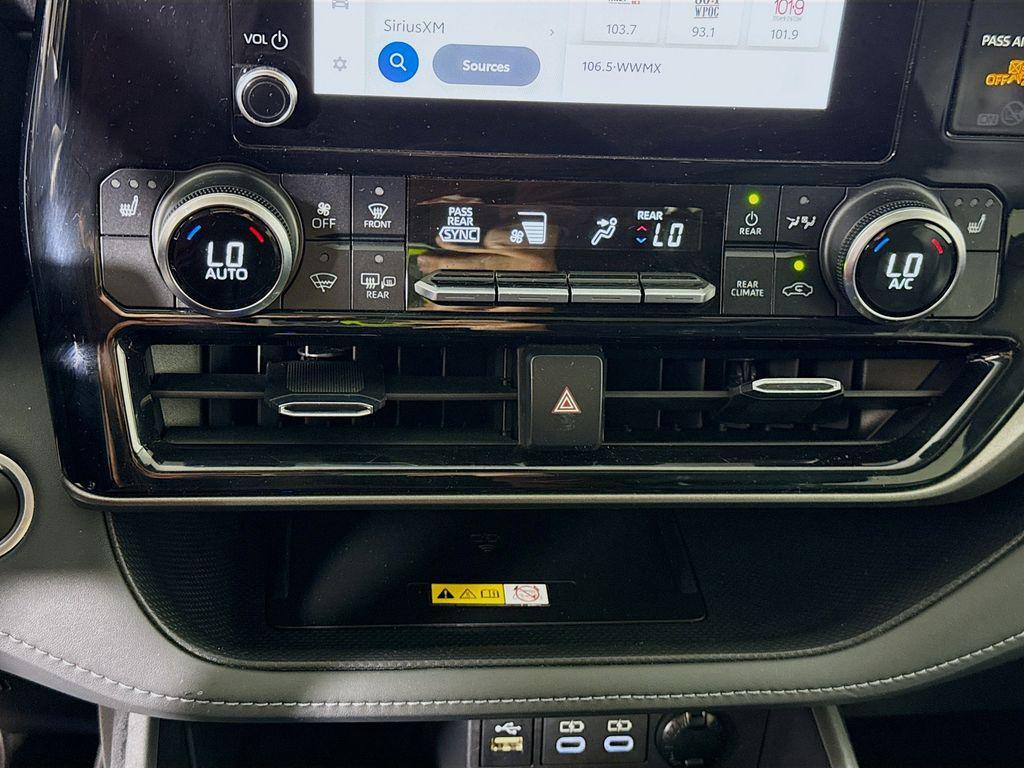 used 2024 Toyota Highlander car