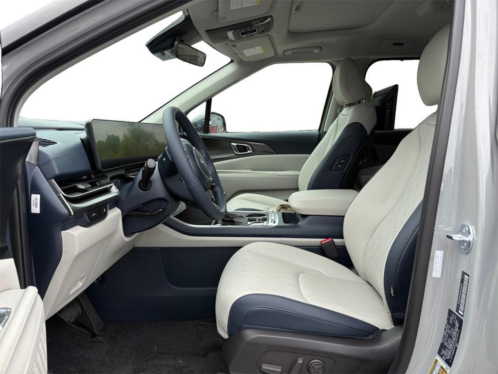 new 2025 Kia Carnival car, priced at $49,625
