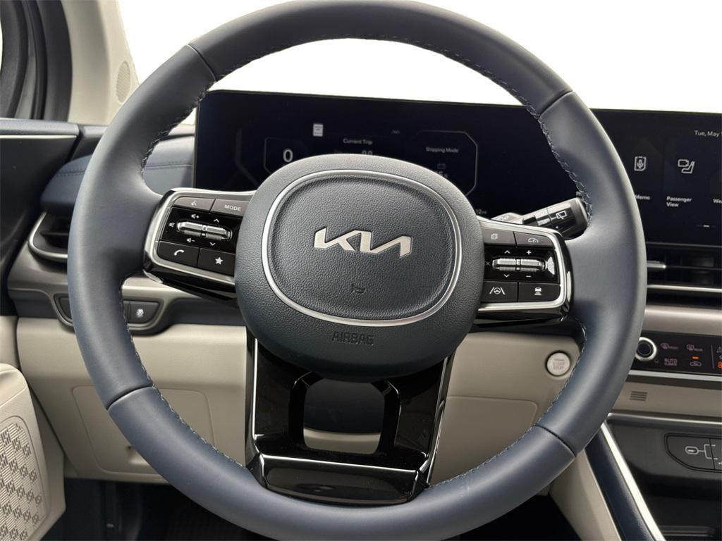 new 2025 Kia Carnival car, priced at $49,625