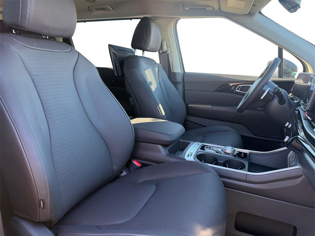 new 2026 Kia Carnival Hybrid car, priced at $58,645