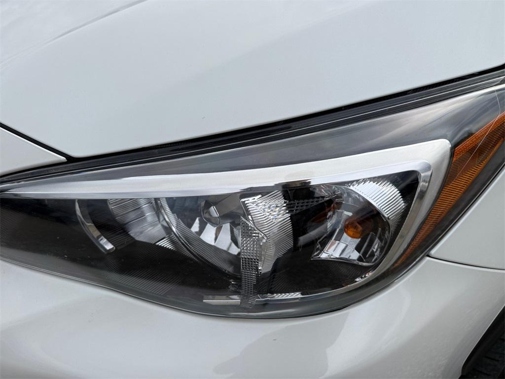 2023 Crystal White Pearl Subaru Crosstrek