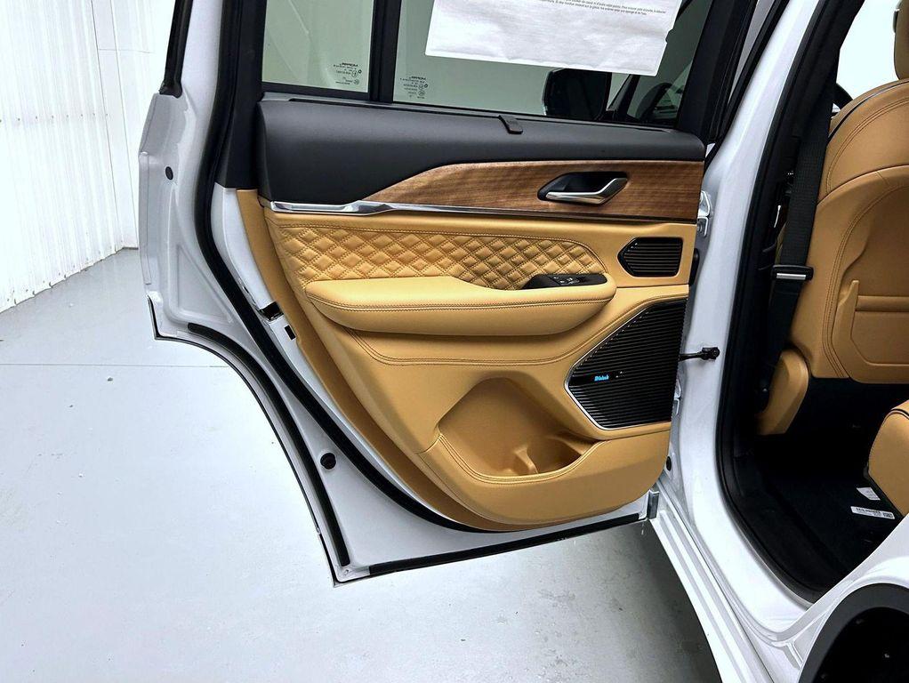 new 2026 Jeep Grand Cherokee car, priced at $57,913