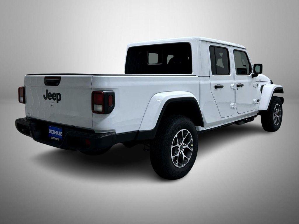 new 2026 Jeep Gladiator car, priced at $44,577