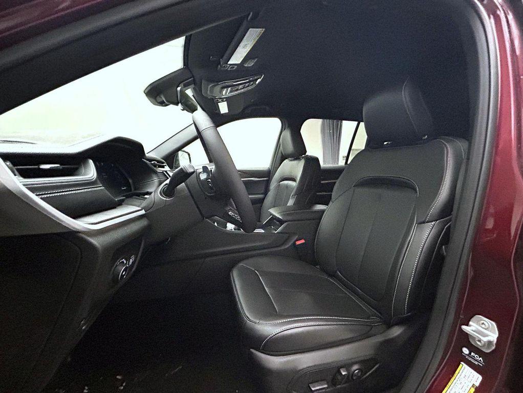 new 2025 Jeep Grand Cherokee car, priced at $43,414