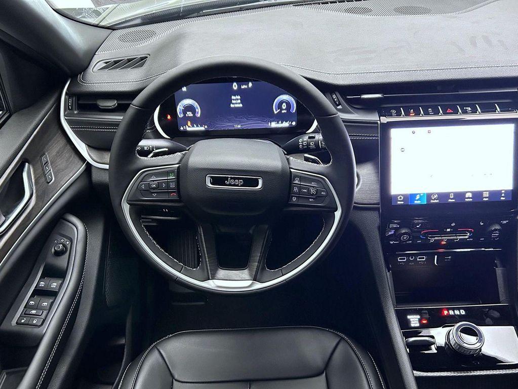 new 2025 Jeep Grand Cherokee car, priced at $43,904