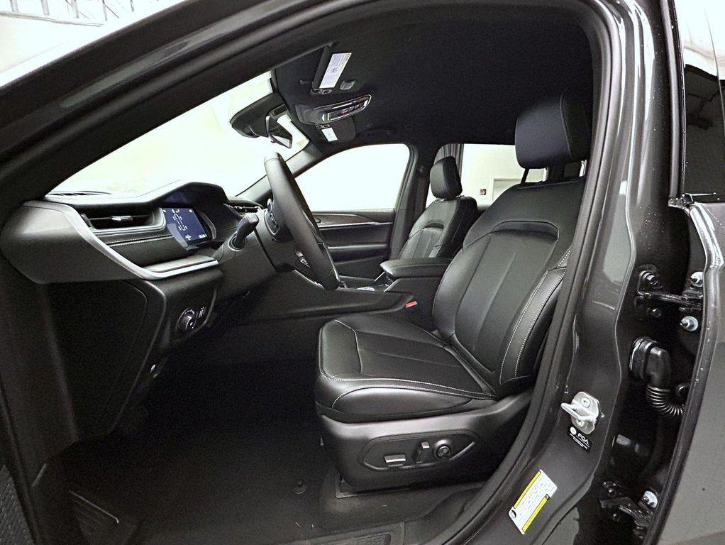 new 2025 Jeep Grand Cherokee L car, priced at $45,124