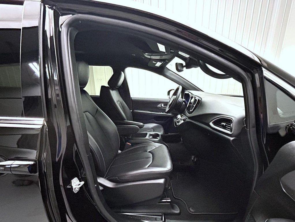 used 2025 Chrysler Pacifica car, priced at $33,974
