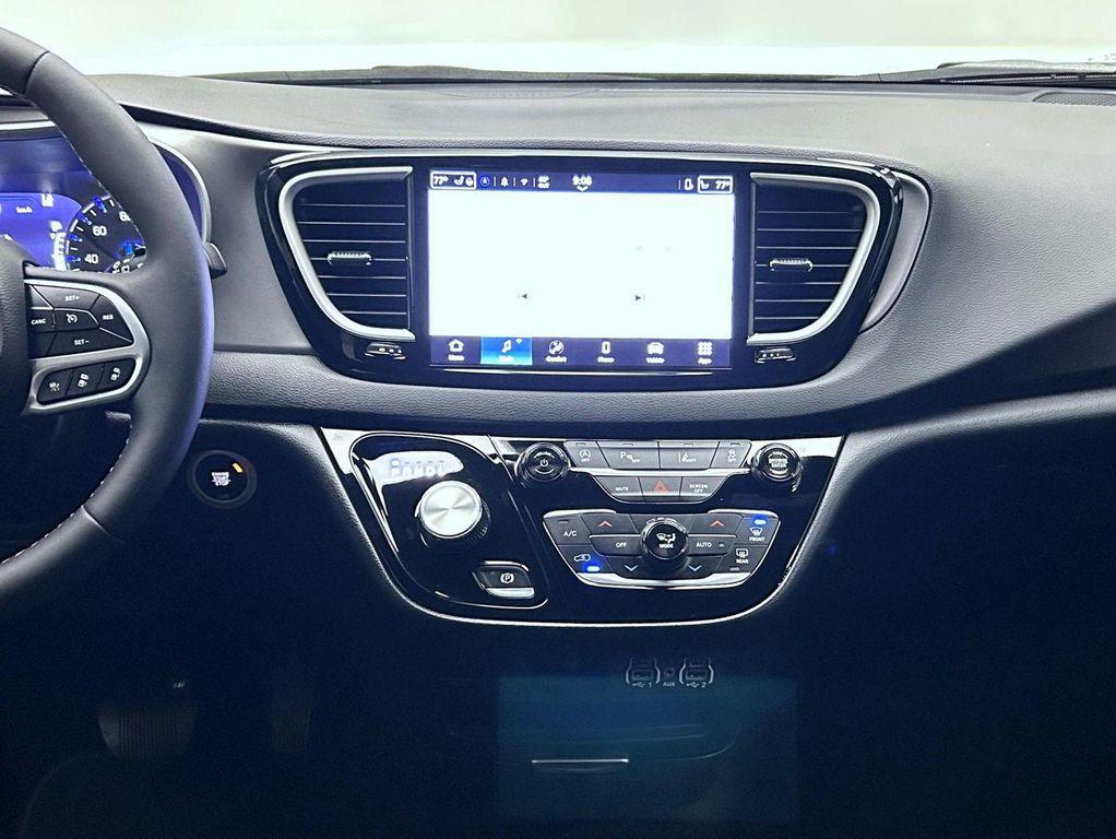 used 2025 Chrysler Pacifica car, priced at $33,974