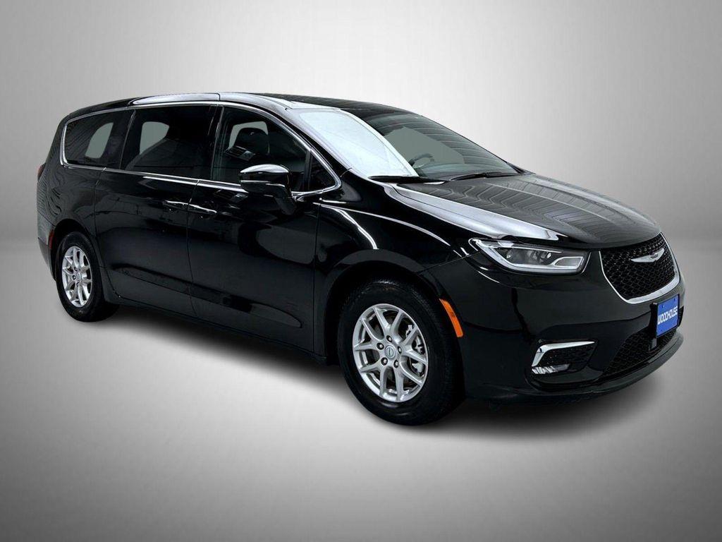 used 2025 Chrysler Pacifica car, priced at $33,974
