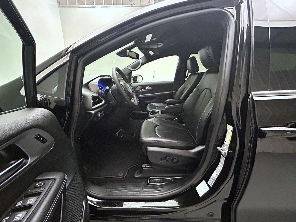 used 2025 Chrysler Pacifica car, priced at $33,974