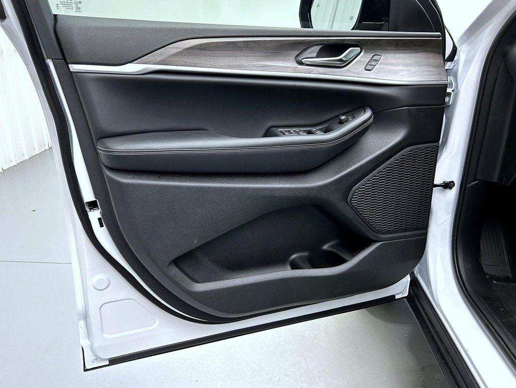 new 2026 Jeep Grand Cherokee car, priced at $44,480