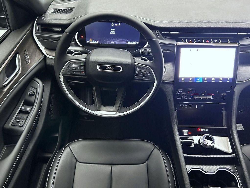 new 2025 Jeep Grand Cherokee car, priced at $48,983