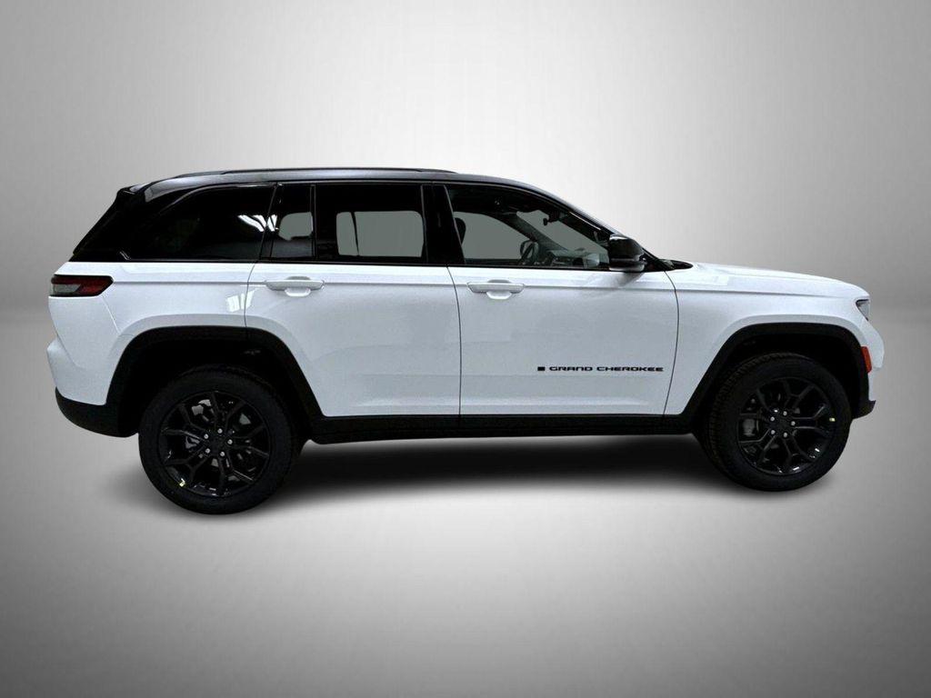new 2025 Jeep Grand Cherokee car, priced at $48,983
