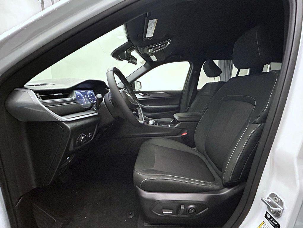 new 2025 Jeep Grand Cherokee car, priced at $36,586