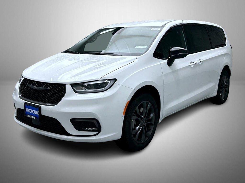 new 2026 Chrysler Pacifica car, priced at $47,584