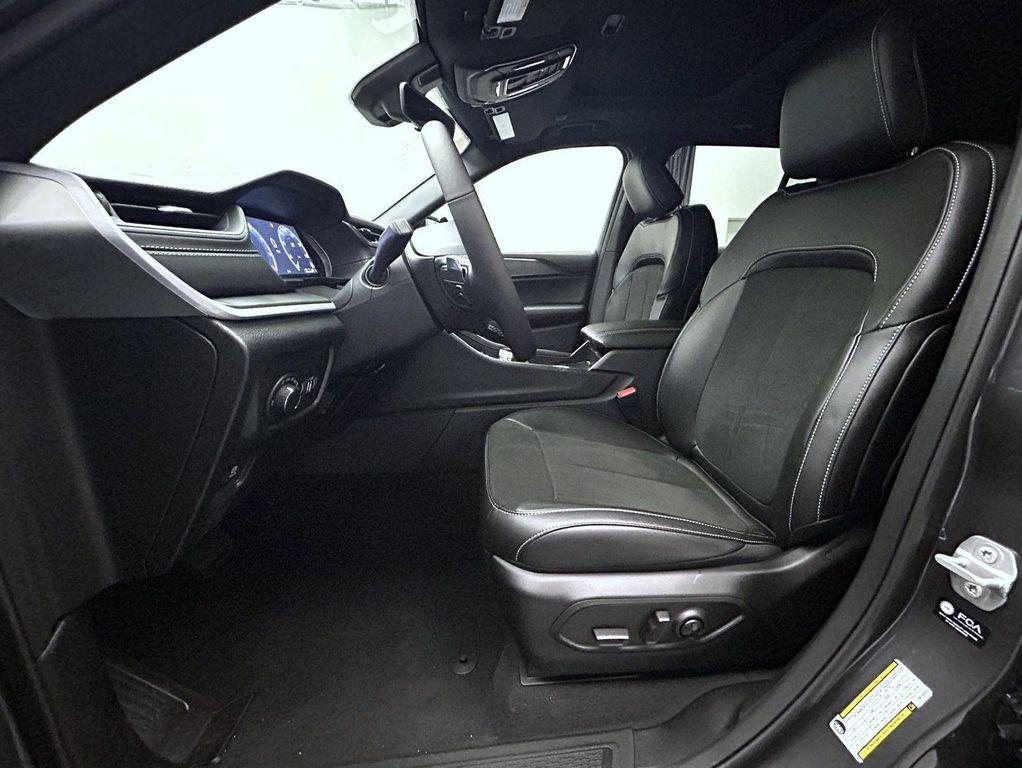 new 2025 Jeep Grand Cherokee car, priced at $36,913