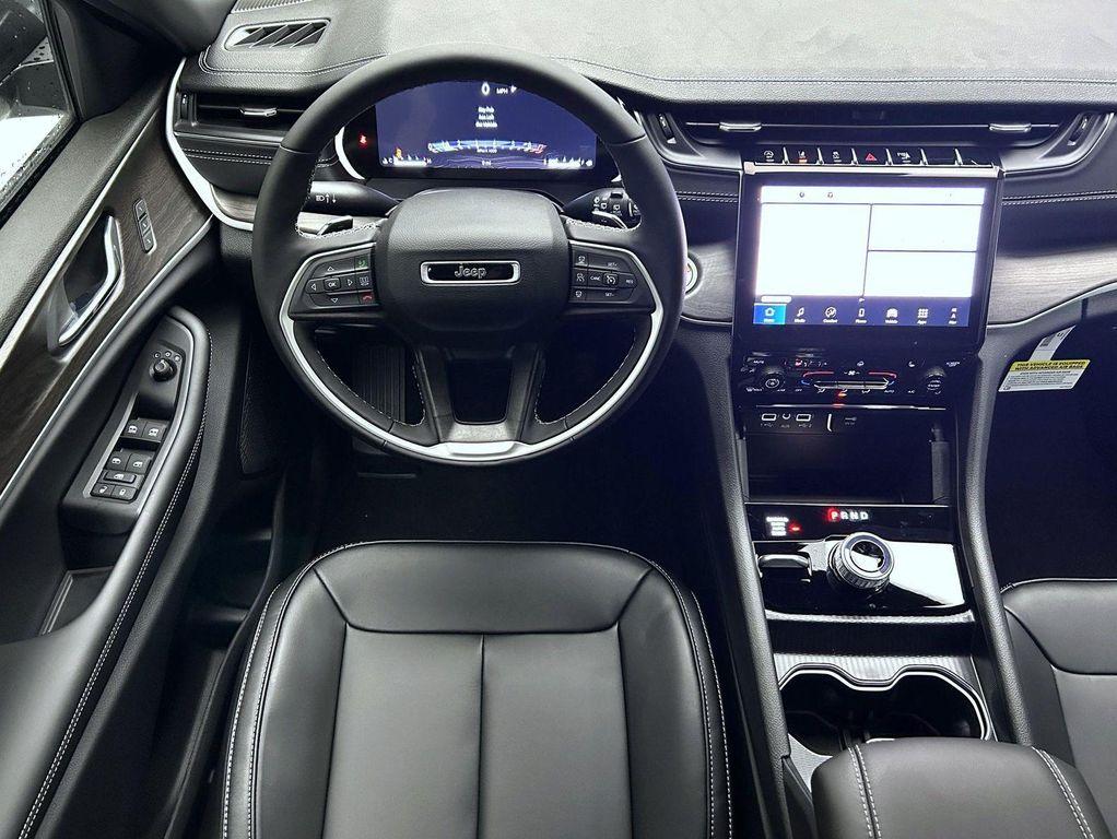 new 2025 Jeep Grand Cherokee car, priced at $42,878