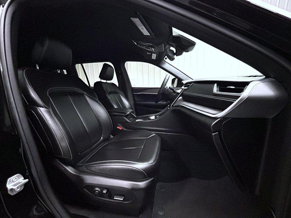 used 2024 Jeep Grand Cherokee car, priced at $33,679