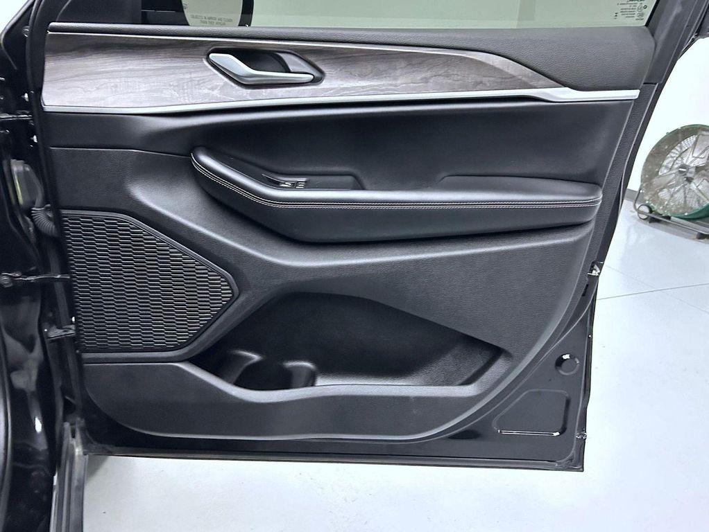 used 2024 Jeep Grand Cherokee car, priced at $33,679