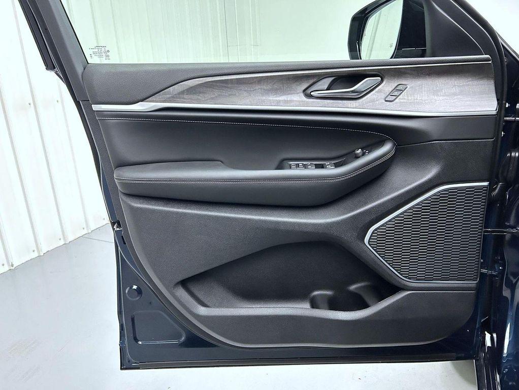 new 2026 Jeep Grand Cherokee L car, priced at $49,207