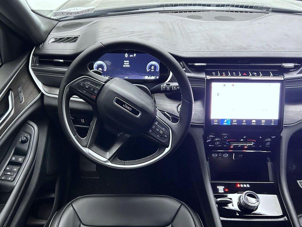 new 2025 Jeep Grand Cherokee car, priced at $43,414