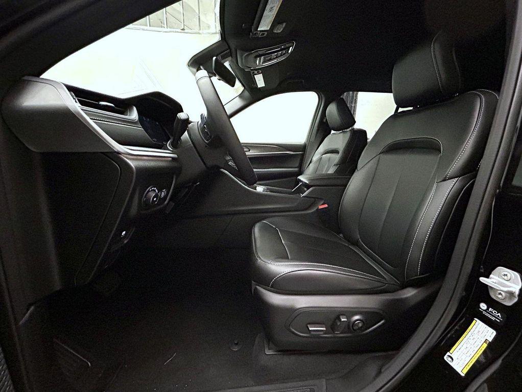 new 2025 Jeep Grand Cherokee car, priced at $42,914