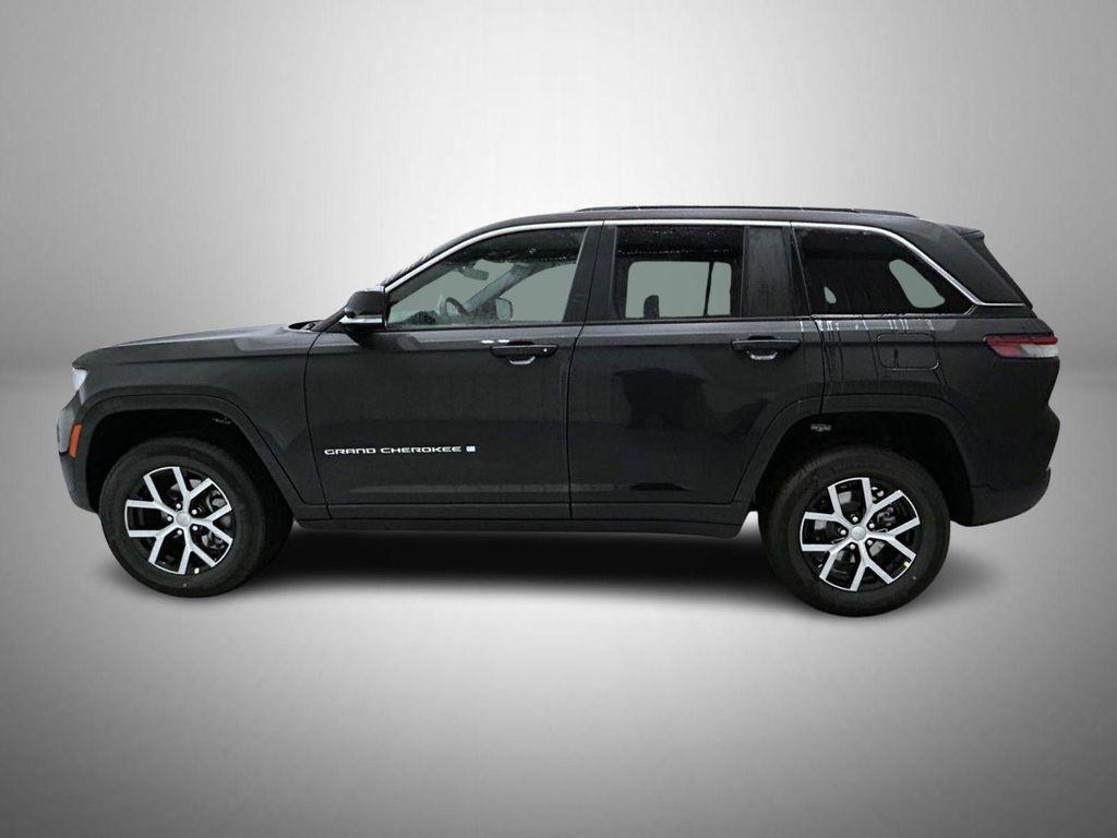 new 2025 Jeep Grand Cherokee car, priced at $42,914