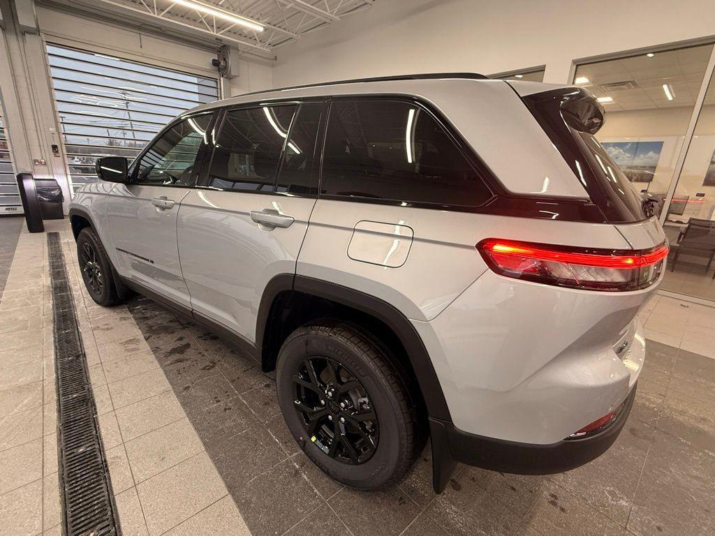 new 2025 Jeep Grand Cherokee car, priced at $44,608