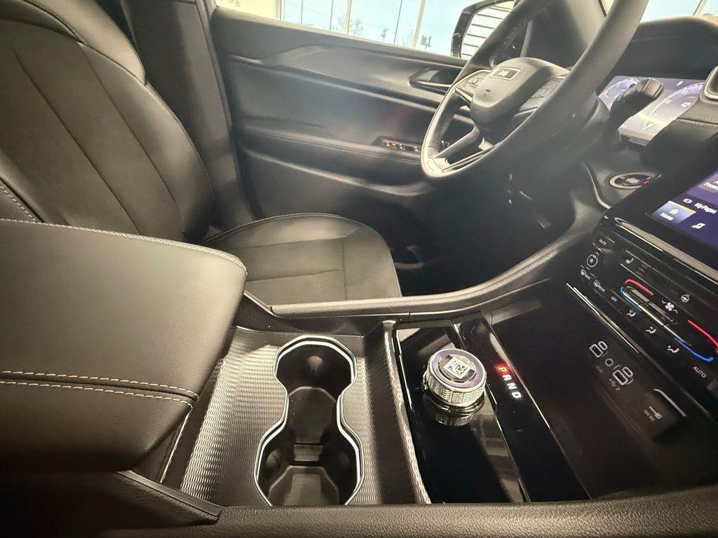 new 2025 Jeep Grand Cherokee car, priced at $44,608