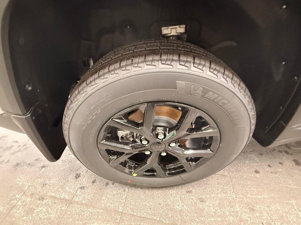 new 2025 Jeep Grand Cherokee car, priced at $44,608