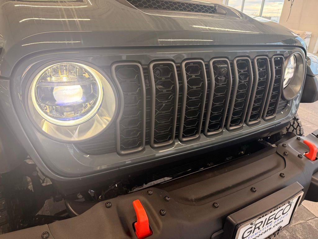 new 2026 Jeep Gladiator car, priced at $61,214