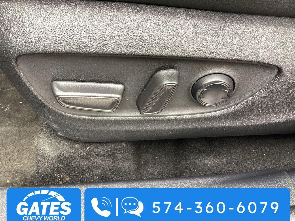 used 2025 Toyota Highlander car, priced at $47,207
