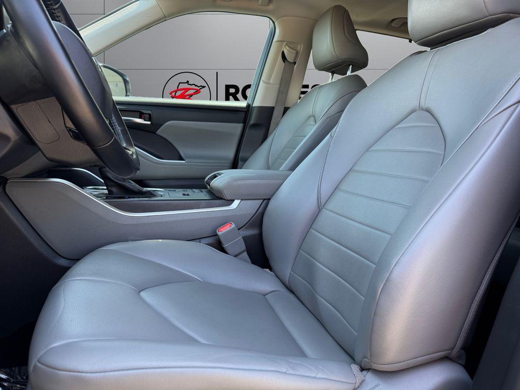 used 2021 Toyota Highlander car, priced at $36,149