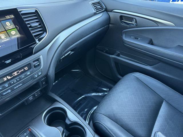 2021 Crystal Black Pearl Honda Passport