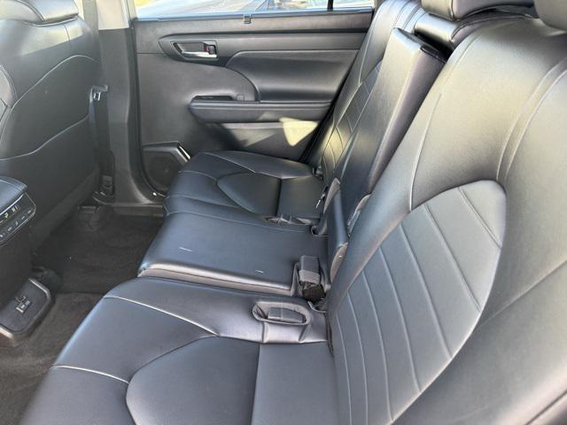 used 2022 Toyota Highlander car, priced at $35,999